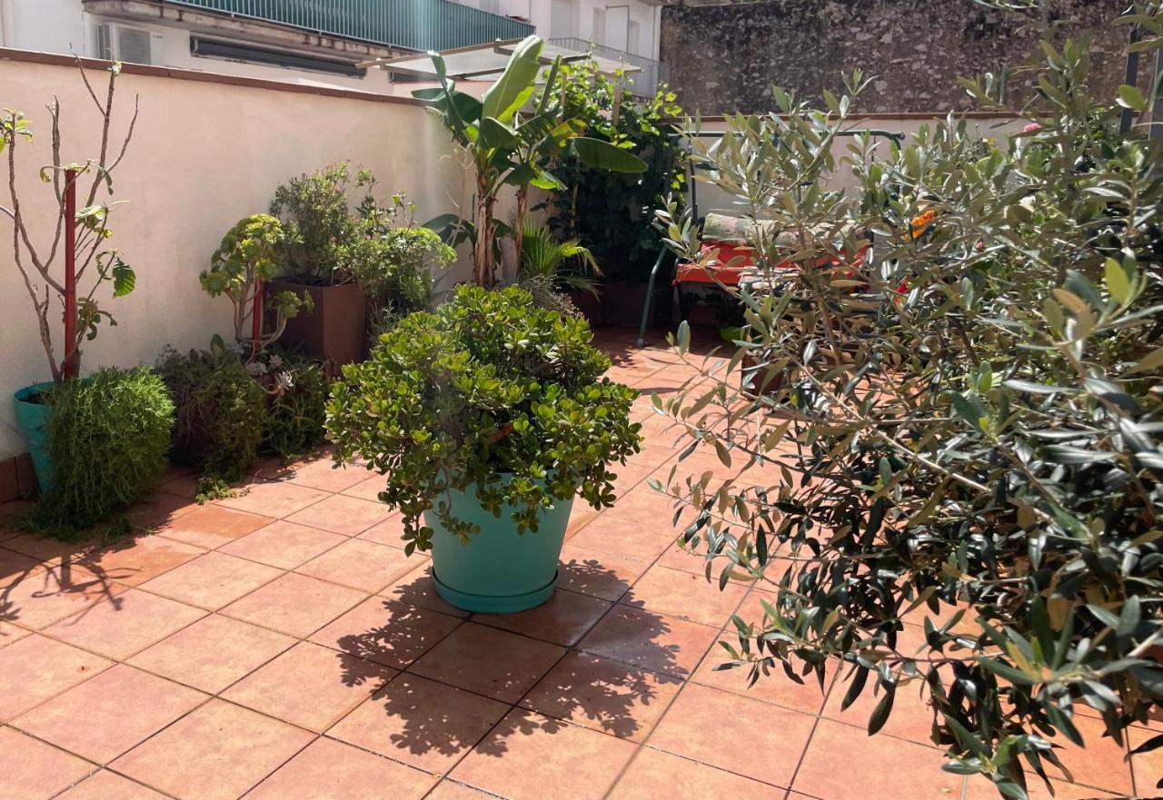 Figueres Center Apartment ภายนอก รูปภาพ